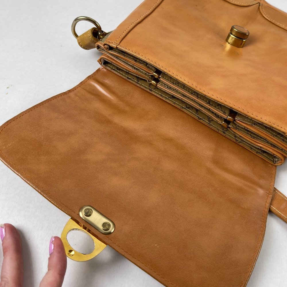 Vintage 1960s Empress Shoulder Handbag, Multiple Interior Dividers, Tan - Picture 9 of 14